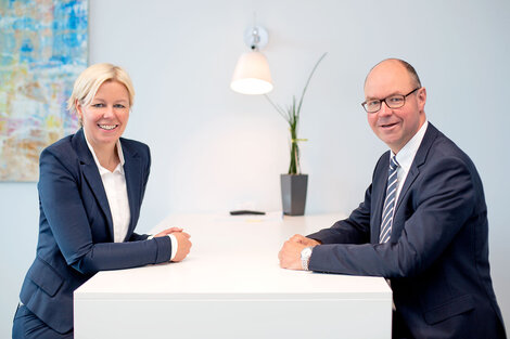 Tanja Kröger und Kai Kröger in einer Besprechung bei GTK Kröger E-Commerce Steuerberater 