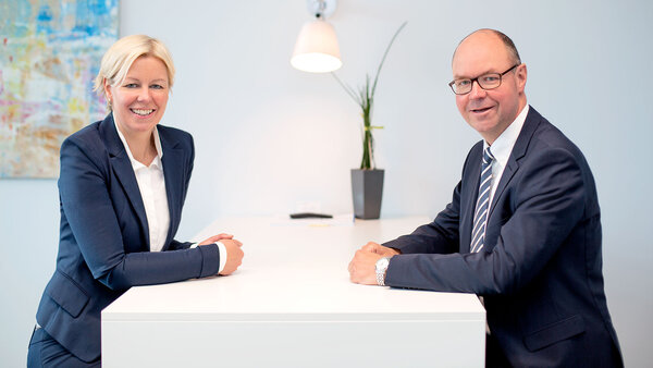 Tanja Kröger und Kai Kröger in einer Besprechung bei GTK Kröger E-Commerce Steuerberater 