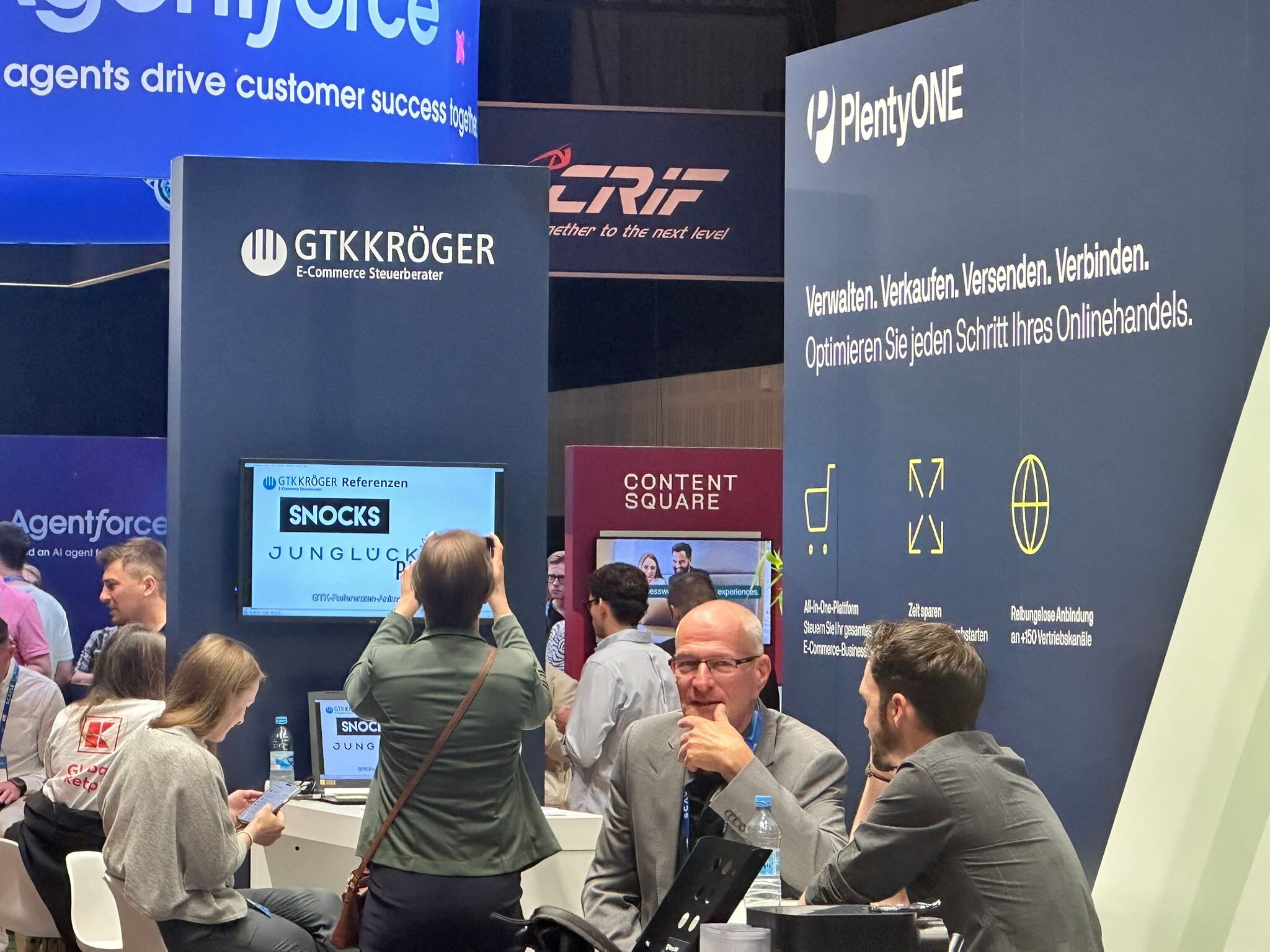 Der Stand von GTK Kröger Steuerberater zusammen mit PlentyOne auf der K5 2025