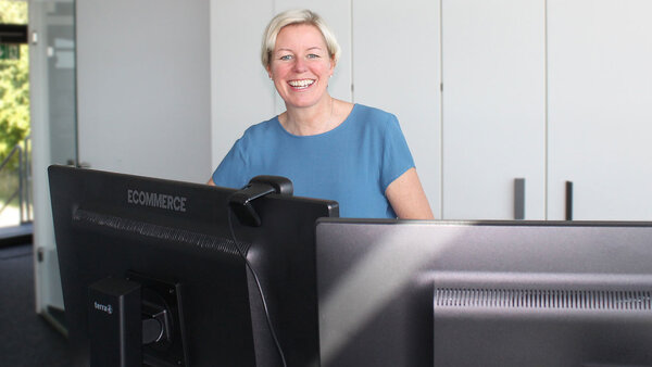 Tanja Kröger in Ihrem Büro bei GTK Kröger Steuerberater für E-Commerce / Steuerberater Onlinhandel