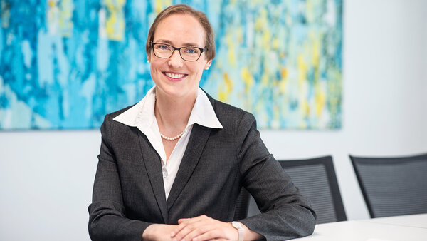 Steuerberaterin bei GTK Kröger am Schreibtisch