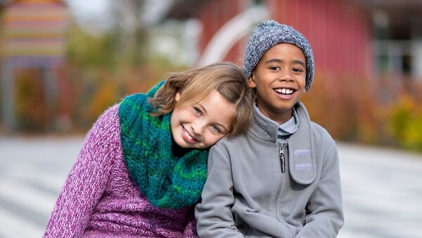 Kinder finden im SOS-Kinderdorf ein neues Zuhause
