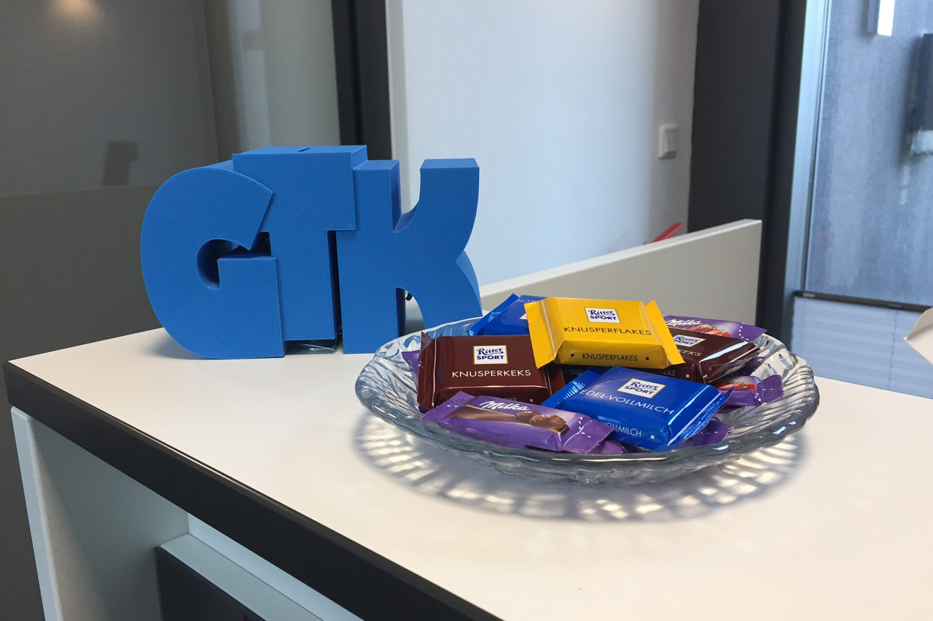 Anmeldetresen mit Süßigkeiten bei GTK Kröger Steuerberater Ecommerce